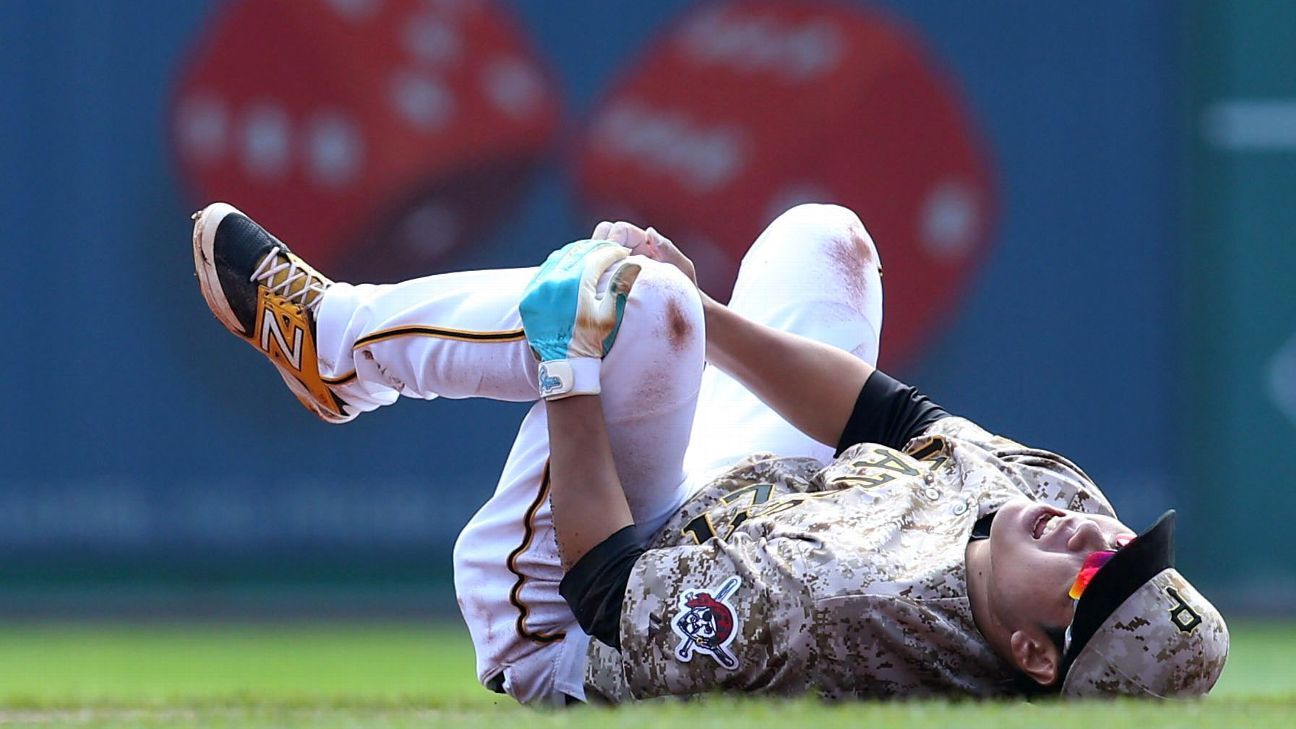 Pirates' Jordy Mercer exits with sore knee