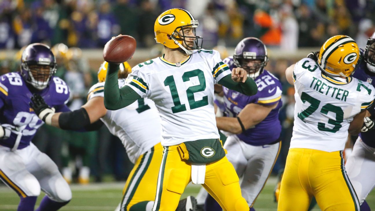 Packers honor late Hall of Famer Bart Starr at halftime of win over Vikings