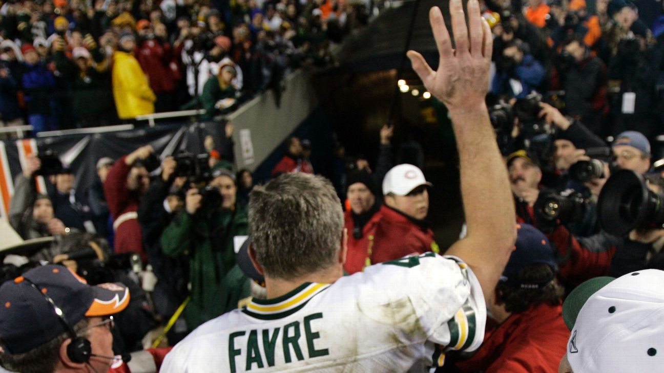 Thanksgiving fete: Favre to be honored during Bears-Packers, Sports