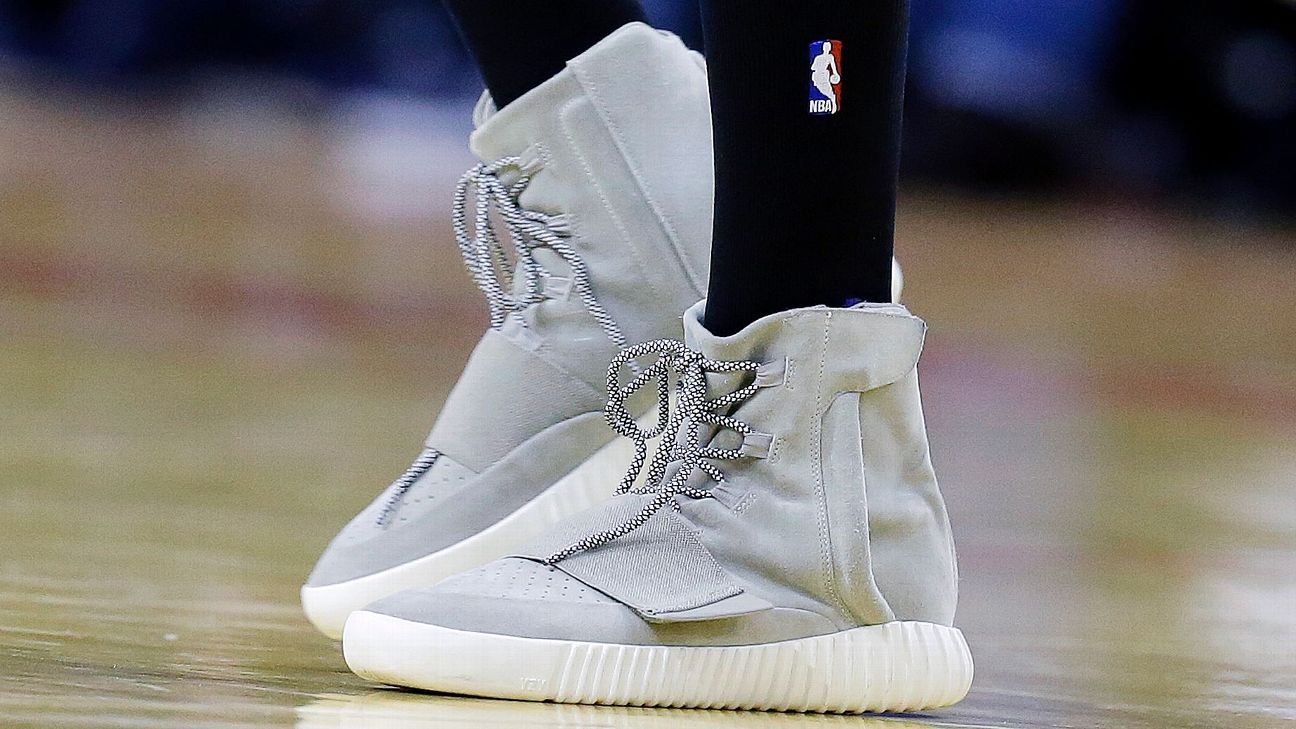 Nick Young Angeles Lakers wears Kanye West's Yeezy shoes in game - ESPN