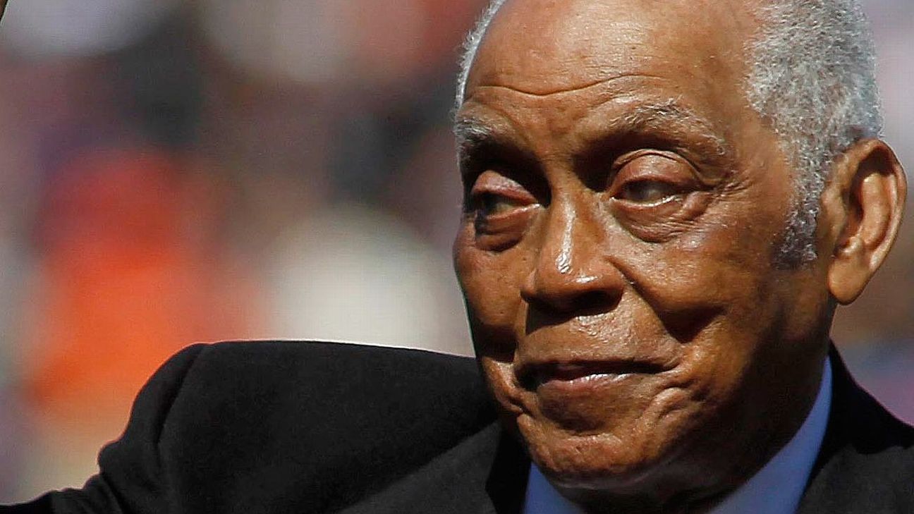 Hall of Fame baseball player Monte Irvin dies at 96