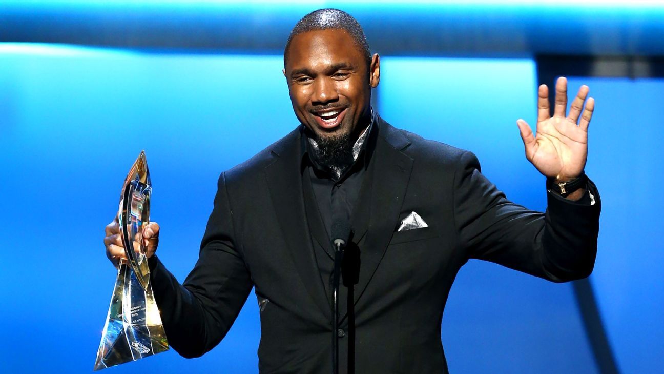 Charles Woodson named Art Rooney Sportsmanship Award winner - ESPN