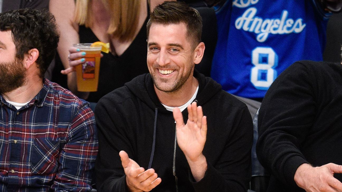 WilliamPennmanship: Report: Kobe Bryant also sent Aaron Rodgers a jersey  with message: 'BE EPICer'; Eagles fans furious