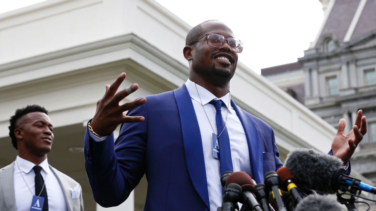 Von Miller attends Denver Broncos' ring ceremony 