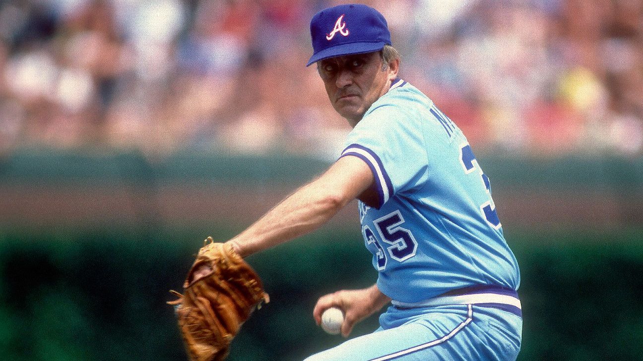 Hall of Fame pitcher Phil Niekro, famous for signature knuckleball, dies at  81 - ESPN