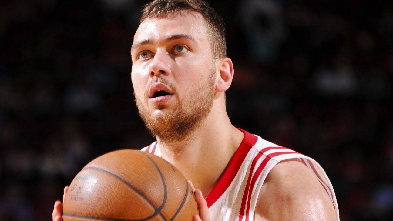 Houston Rockets reportedly offer Donatas Motiejunas multi-year