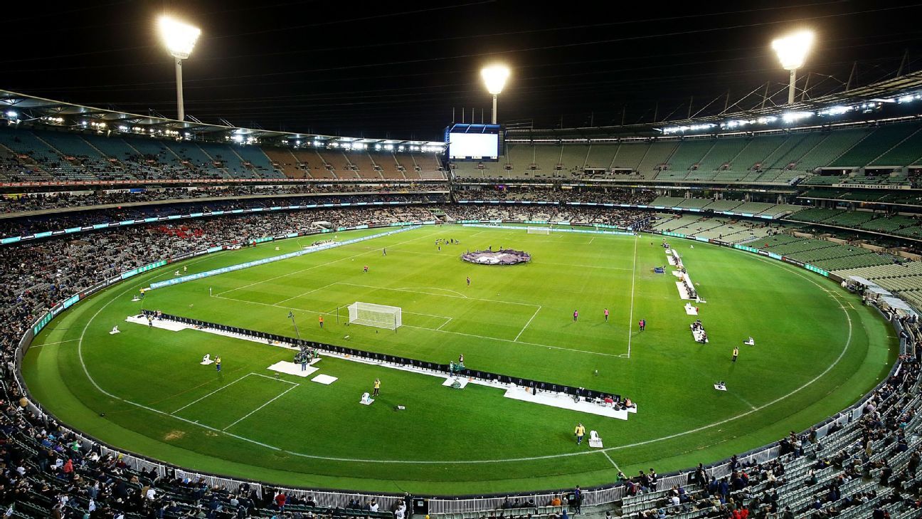 Ме́льбурн крикет Граунд. Мельбурн крикет Граунд футбол. Стадион крикет. Стадион на 100000 человек.