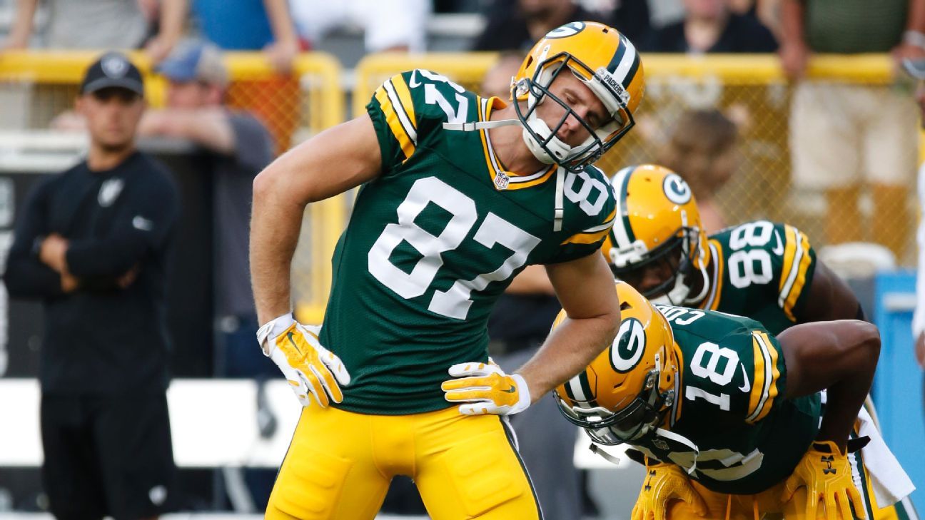 Jordy Nelson does pregame warmups in full pads