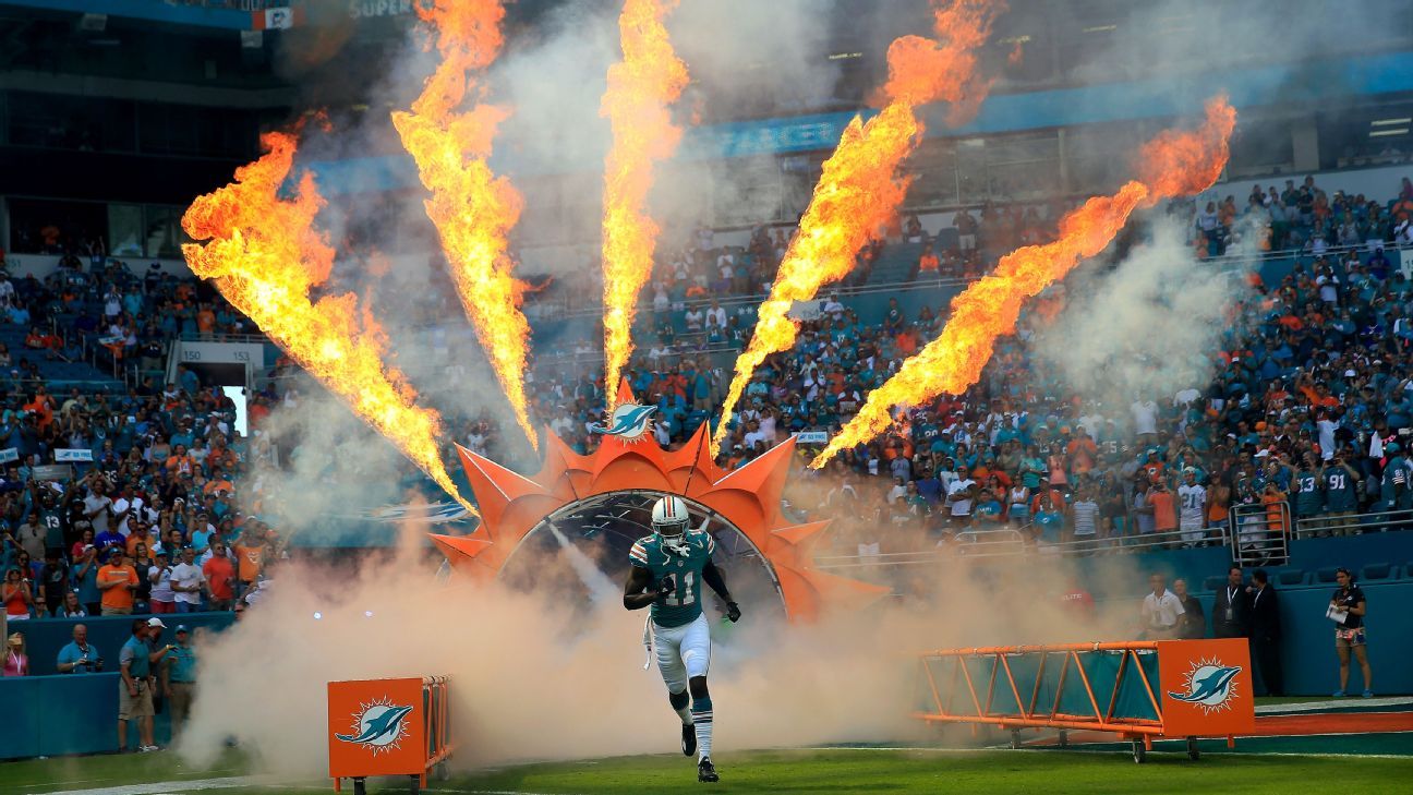 Dolphins OC expects WR DeVante Parker to have a big season, PFF News &  Analysis