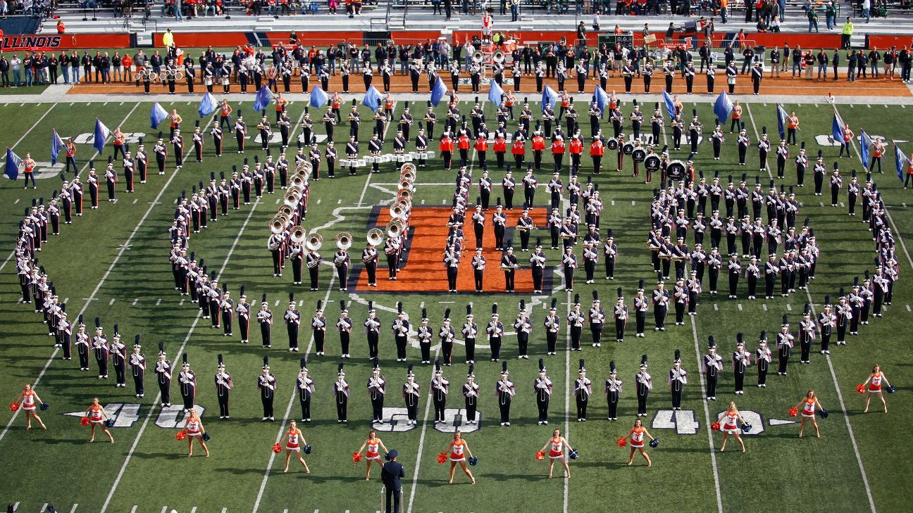 Northwestern Wildcats and Illinois Fighting Illini marching bands ...