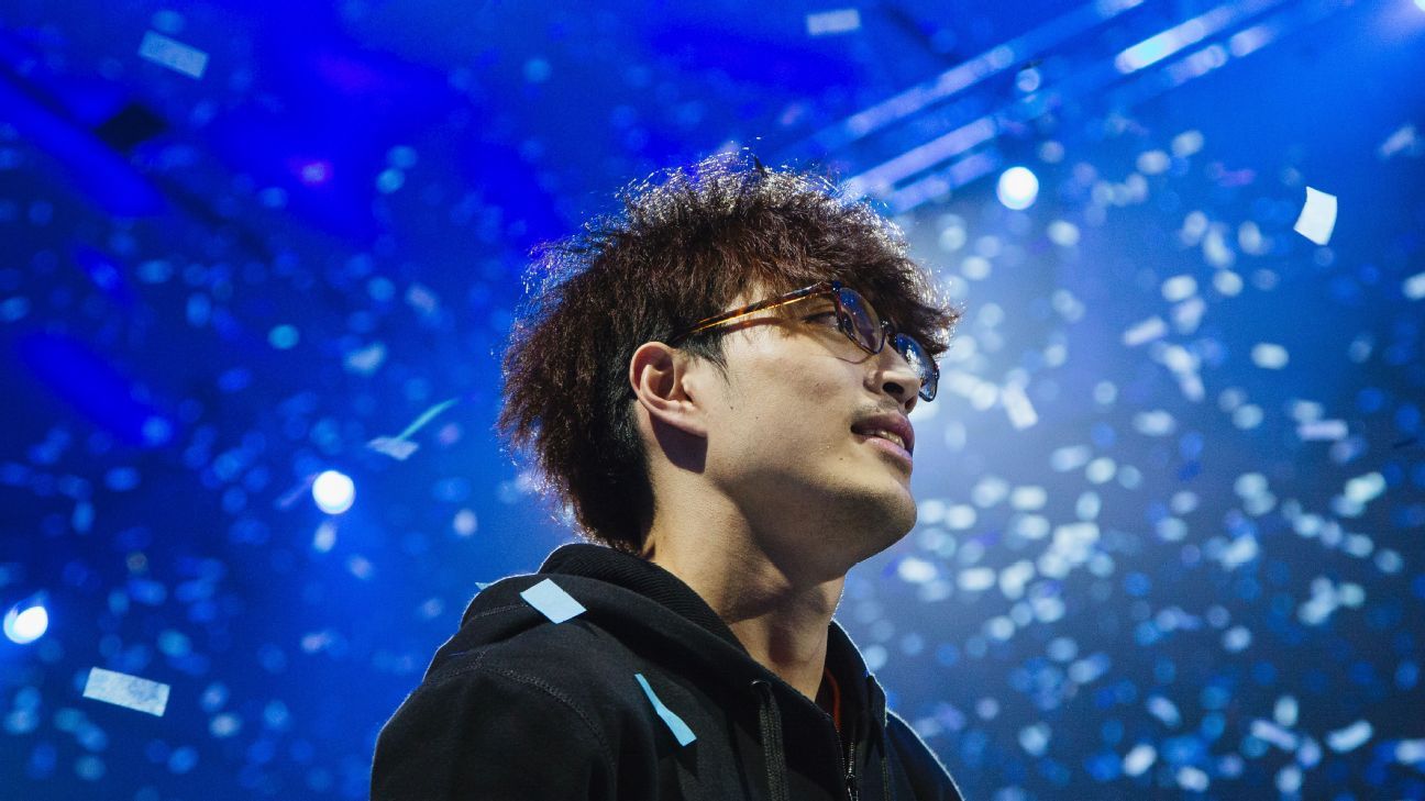BlizzCon: Team expert Byun takes down Dark in SCII - ESPN