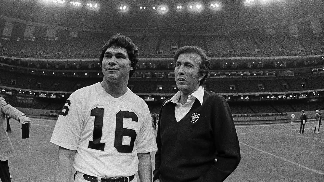 Jim Plunkett, first Latino NFL player drafted No. 1, wins opener: Forgotten  Fridays - The Athletic