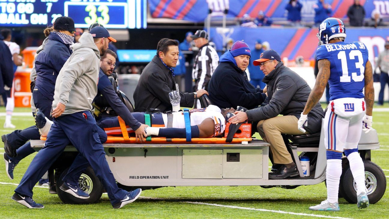 Chicago Bears rookie Leonard Floyd taken off field on stretcher
