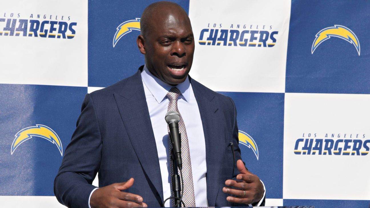 Former Chargers coach Anthony Lynn is at home on 49ers staff - Los