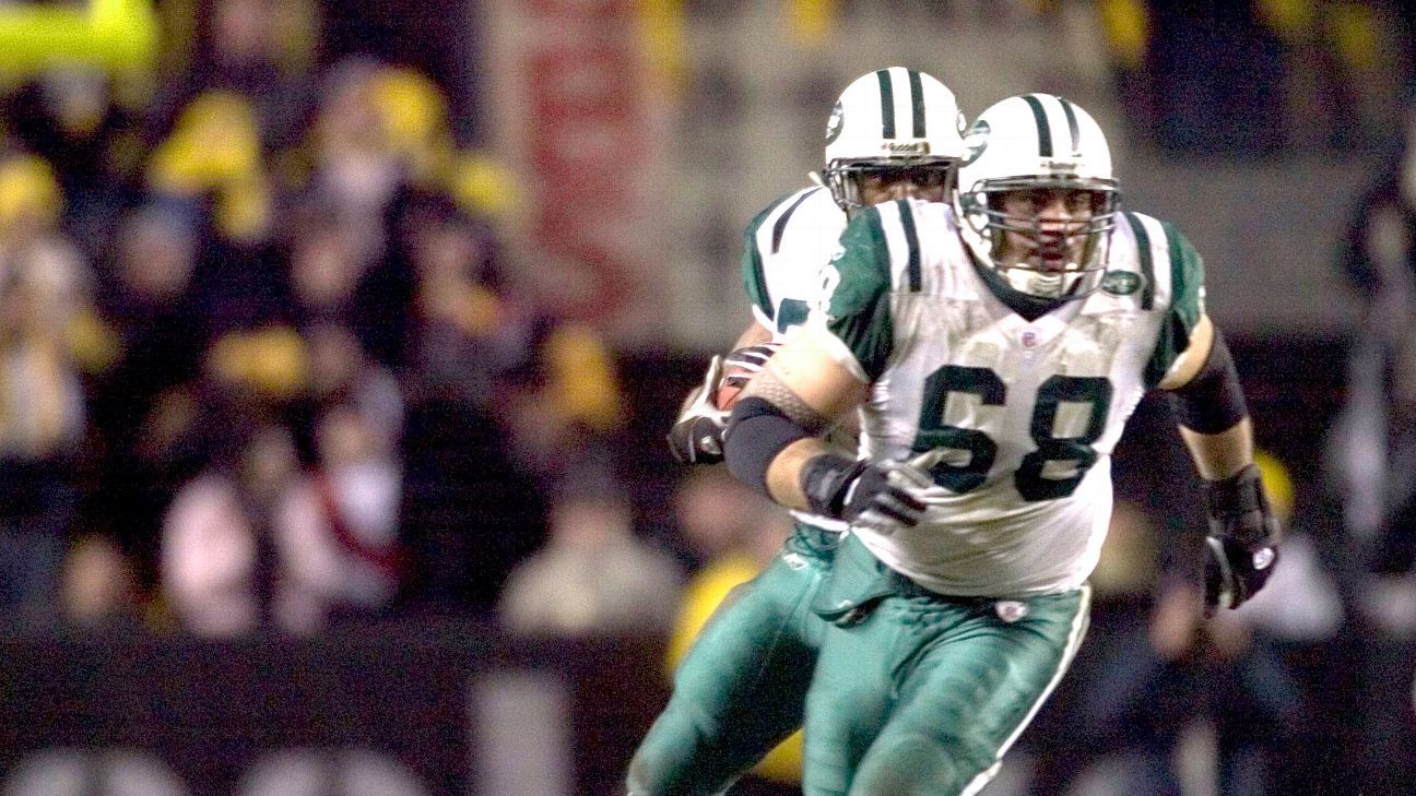 Ex-Jets great Kevin Mawae back where he belongs -- center of attention