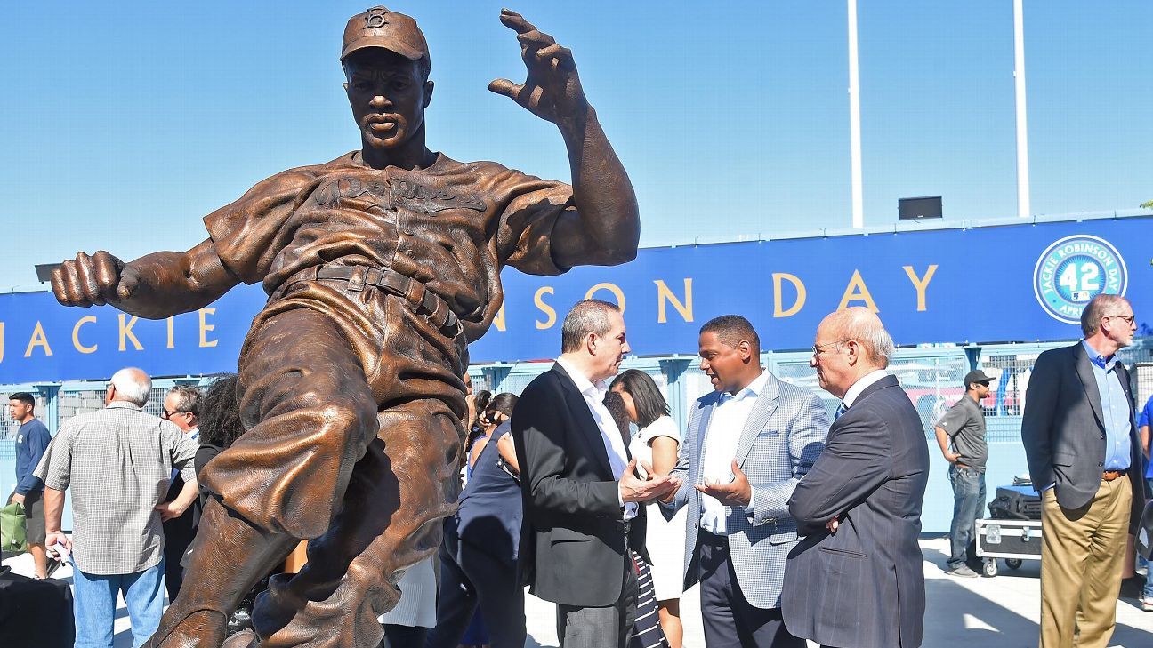 Los Angeles Dodgers unveil Jackie Robinson statue at 