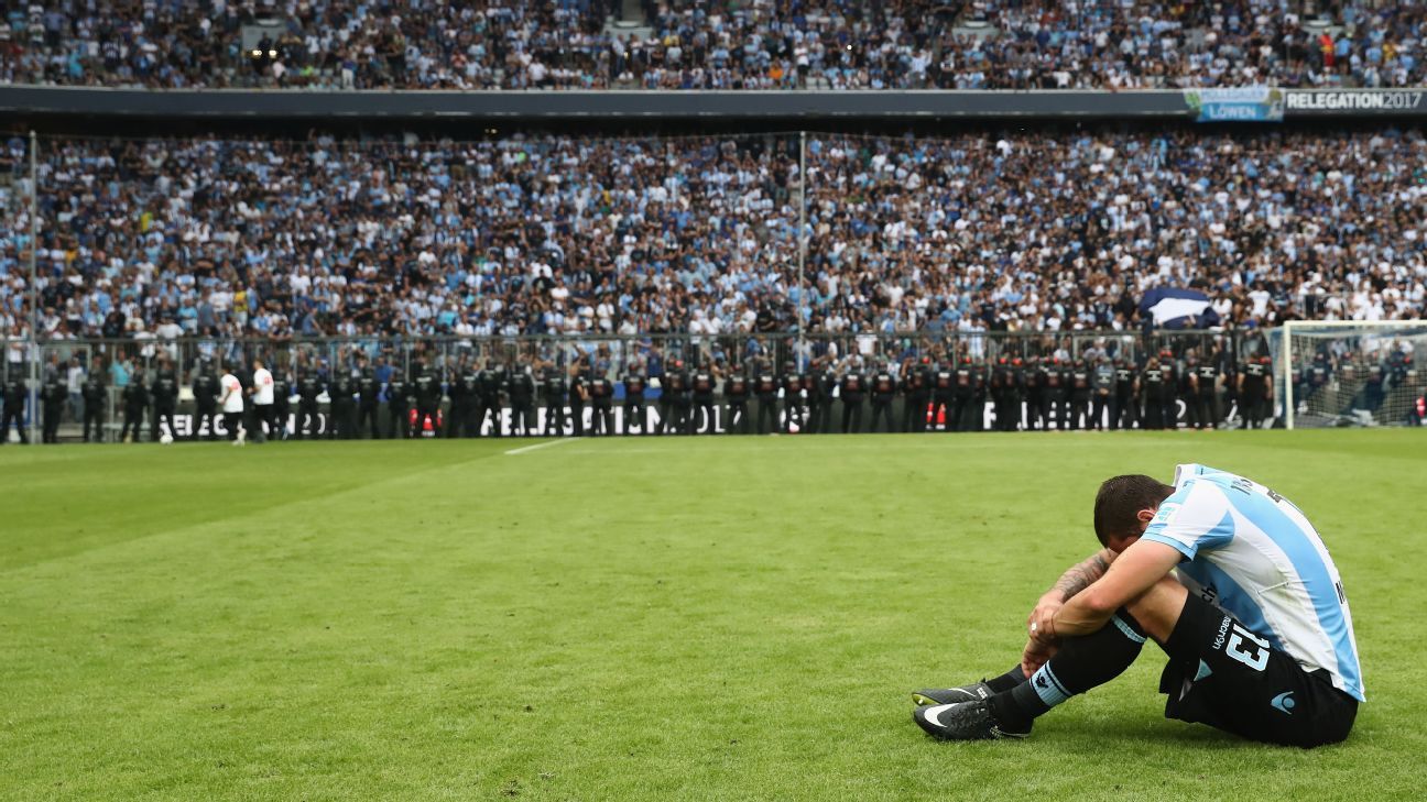 the player's of TSV 1860 Muenchen looks dejected after the 3. Liga News  Photo - Getty Images