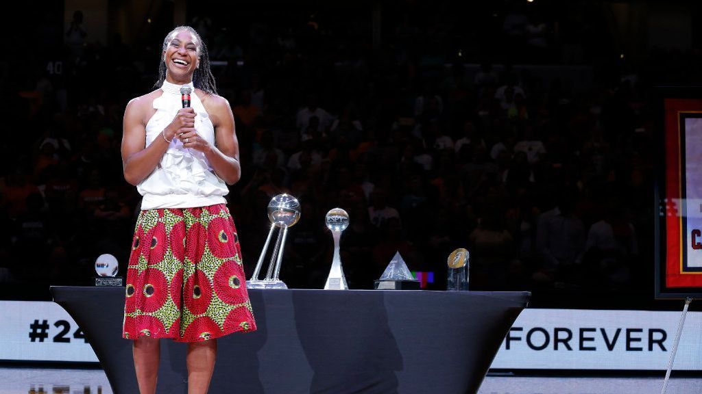 Which WNBA players have had their number retired?