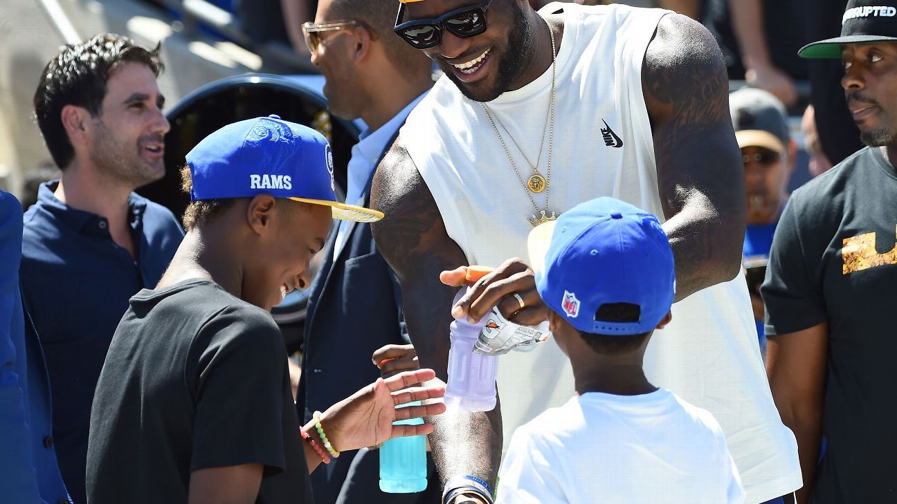 LeBron James Jr. throws alleyoop off backboard to Hassan Whiteside ESPN