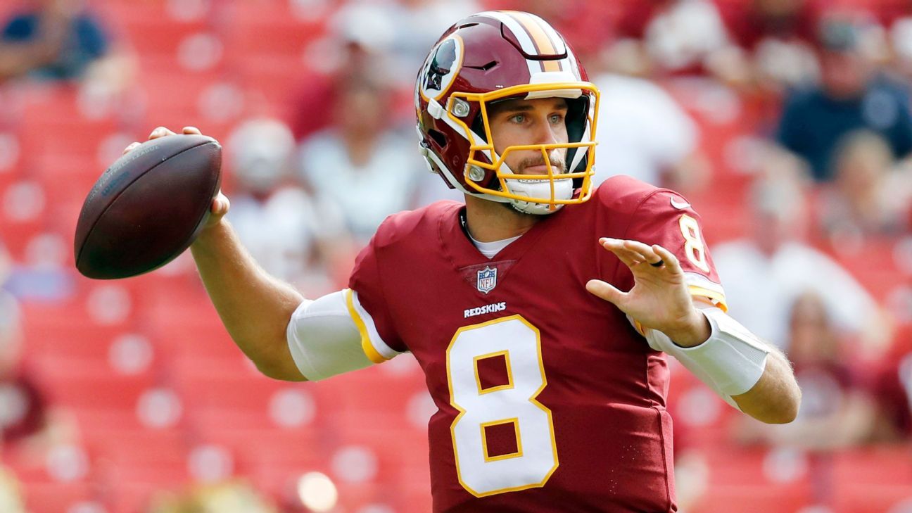 Landover, MD, USA. 23rd Nov, 2017. Washington Redskins QB #8 Kirk Cousins  is back to pass the ball during a NFL football game between the Washington  Redskins and the New York Giants