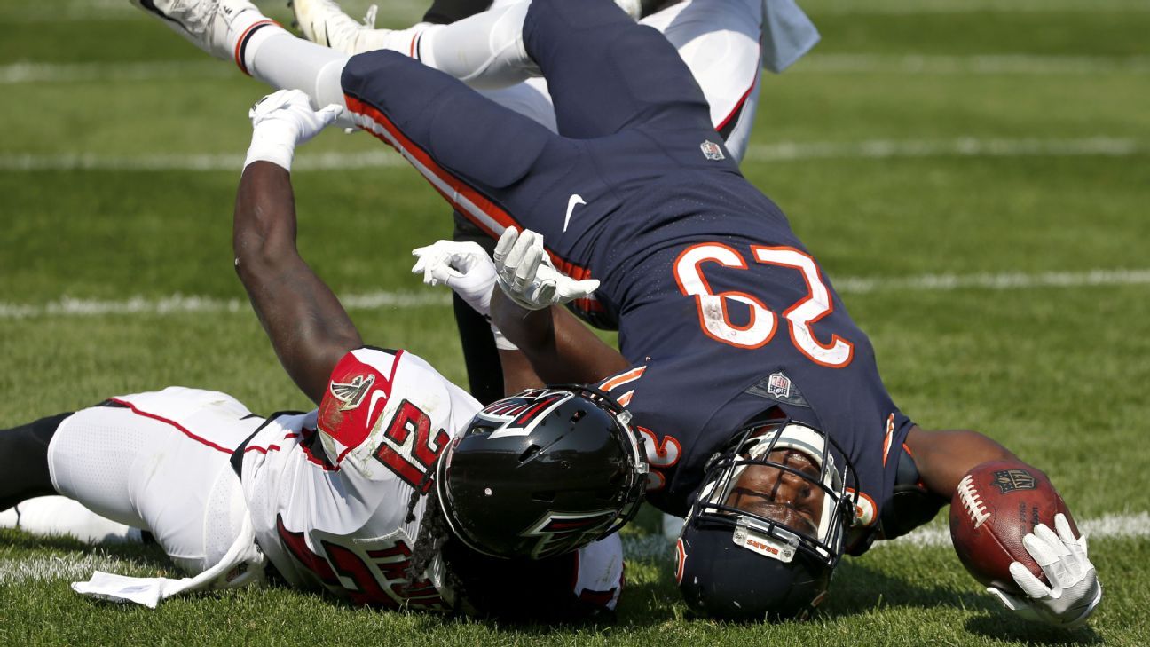 Chicago Bears running back Tarik Cohen (29) runs against Minnesota