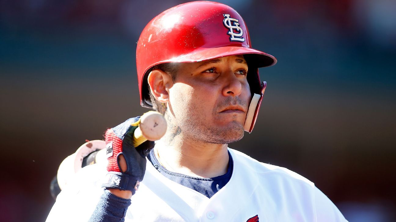 Yadier Molina, Cardinals catcher, returns home after surgery on groin