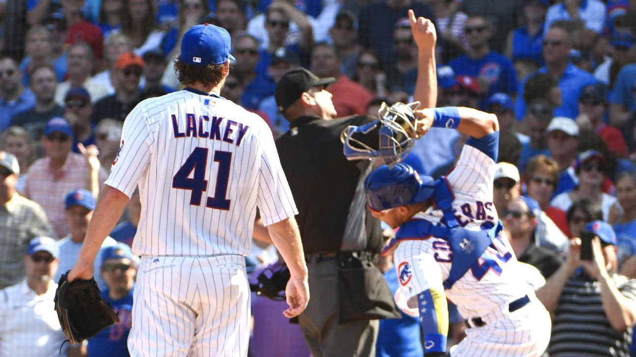 MILWAUKEE, WI - APRIL 29: Chicago Cubs catcher Willson Contreras (40)  watches a play during a game between the Milwaukee Brewers and the Chicago  Cubs at American Family Field on April 29