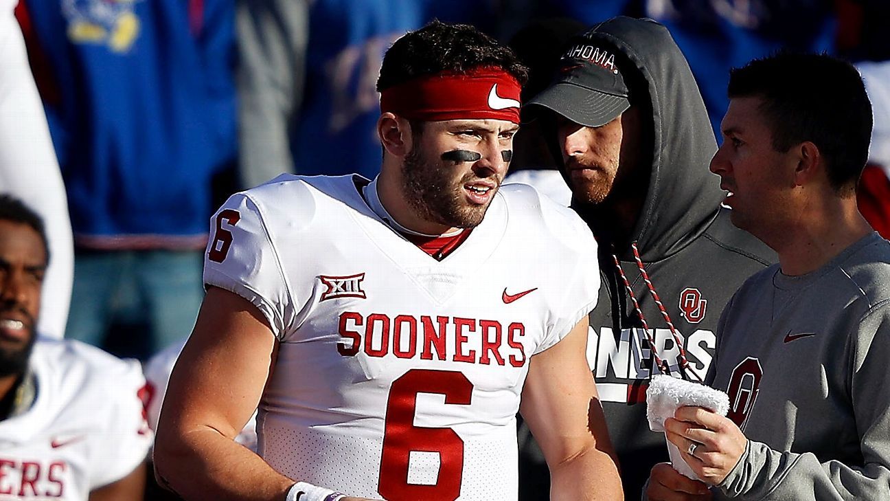 Oklahoma captains take Baker Mayfield's jersey with them to coin toss