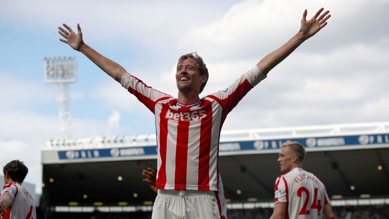 Peter Crouch signs new one-year deal with Stoke