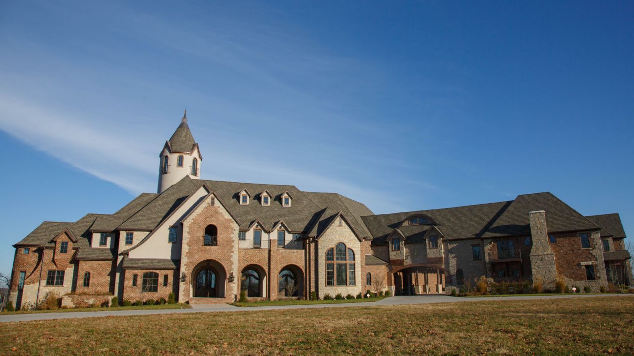 Rangers pitcher Cole Hamels, wife donate $9.4 million mansion to charity