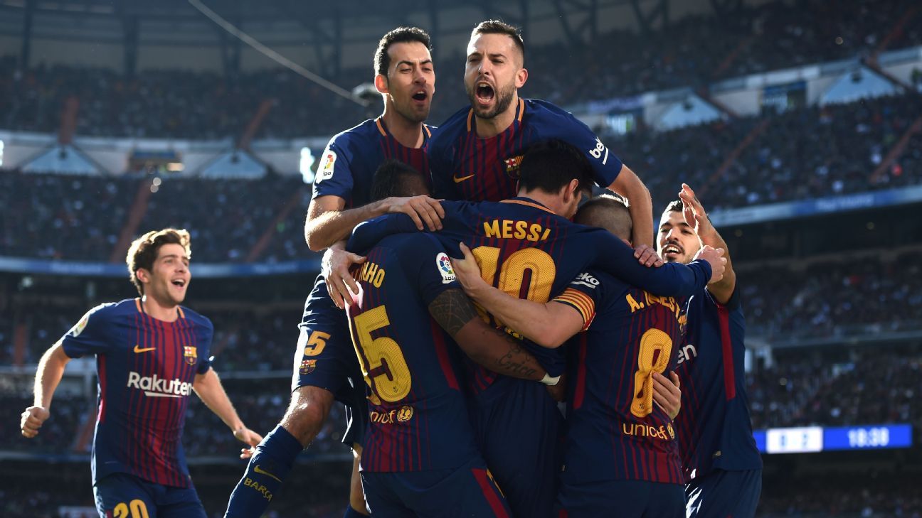 Messi showing off his shirt to Real Madrid fans after 3-2 goal in El  Clasico. Probably the pic of the day. : r/sports