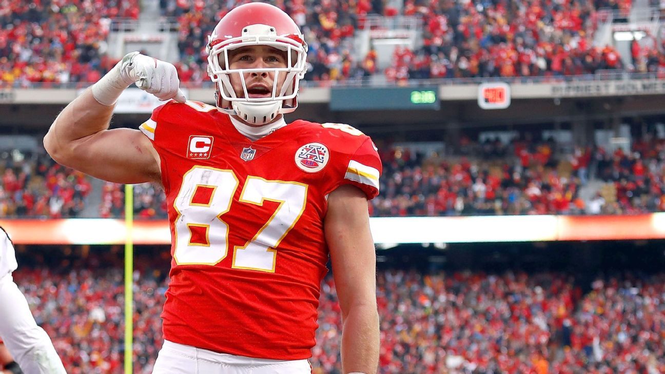 Chiefs TE Travis Kelce hyperextends knee ahead of opener - ESPN