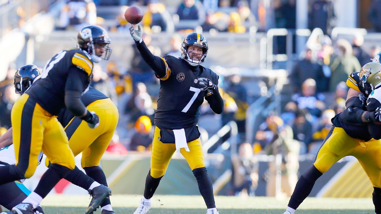 Pittsburgh Steelers Antonio Brown prepares to make a catch over  Jacksonville Jaguars A.J. Bouye for a touchdown in the second quarter of  the AFC Divisional round playoff game at Heinz Field in