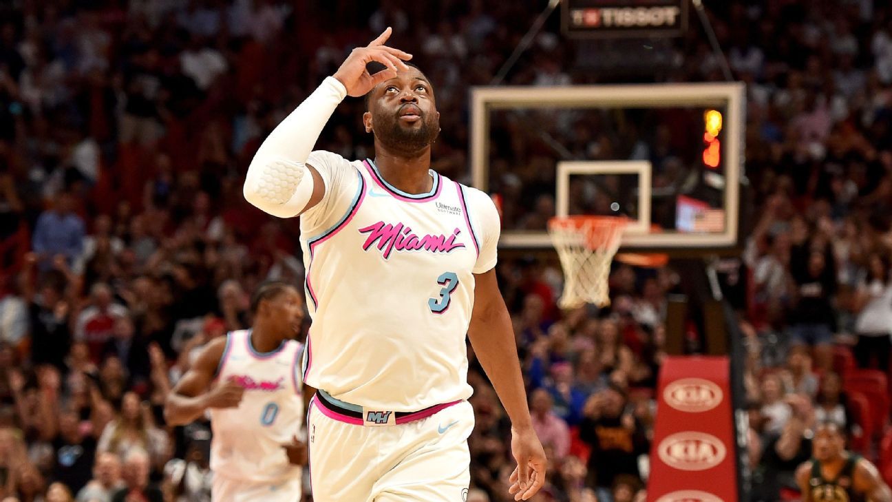 Dwyane Wade Returns To Miami For The First Time! 