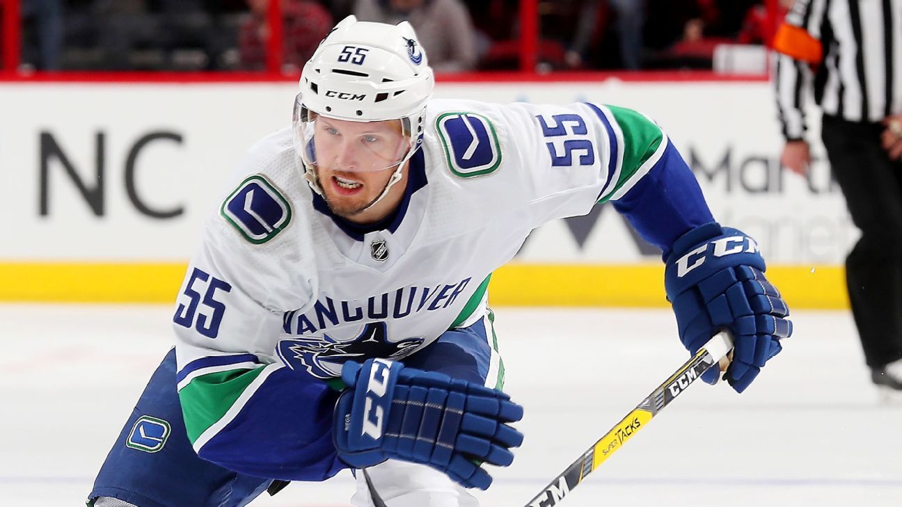 Vancouver Canucks sign Alex Biega to two-year extension