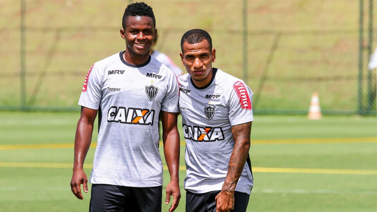 Sampaoli é quem vai decidir se o Galo ficará ou não com o meia Cazares -  Lance!