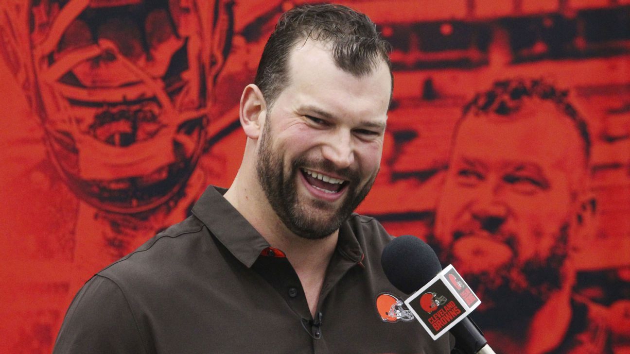 Sashi Brown of Cleveland Browns reach out to Joe Thomas to get him to stay  - ESPN