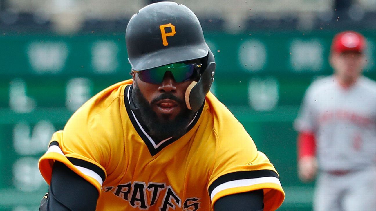 Pirates' Harrison leaves after being hit by pitch 