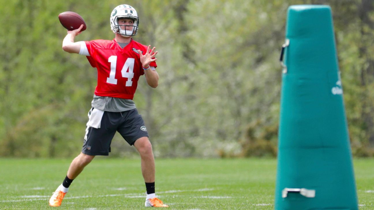 Sam Darnold participates in first minicamp practice with New York Jets