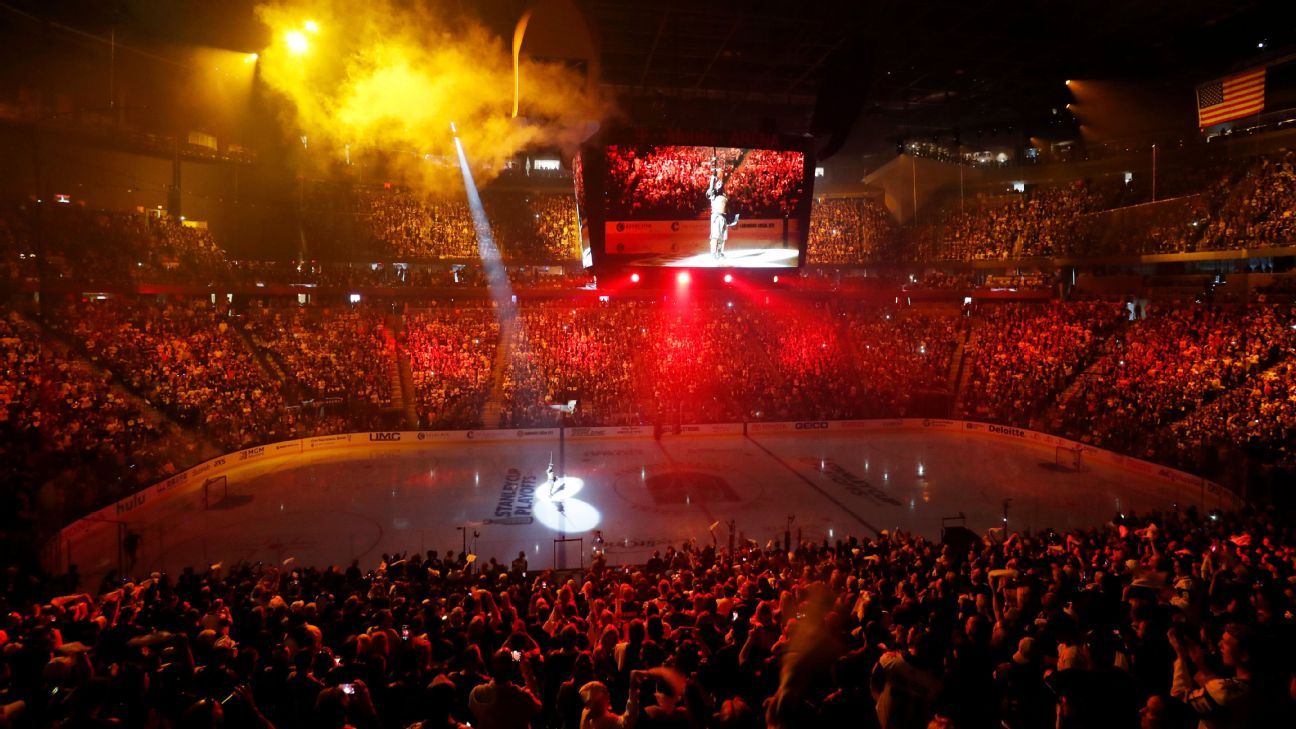 Golden Knights deliver Vegas show in raising Stanley Cup banner - ESPN