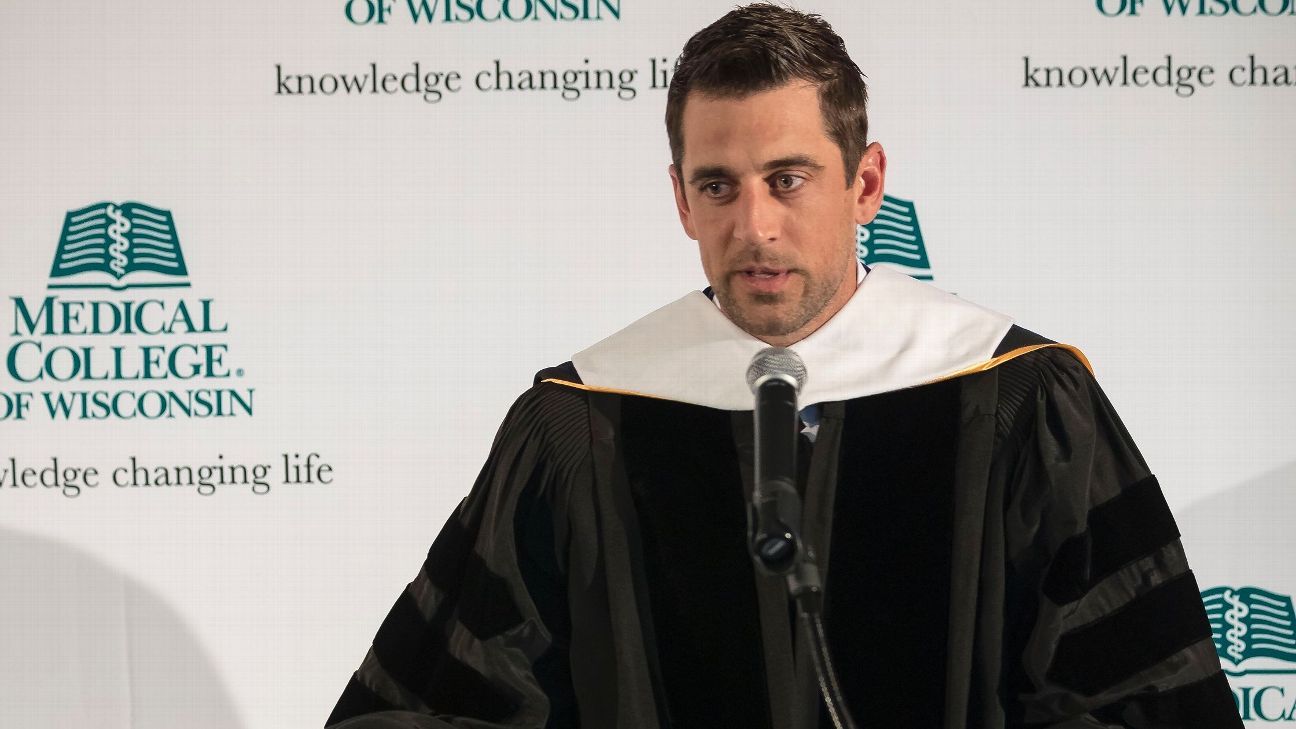 Where did Packers quarterback Aaron Rodgers go to college?