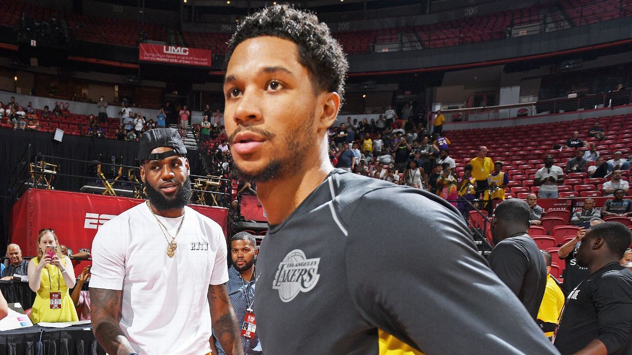 Josh Hart stopping by the Lakers store : r/lakers