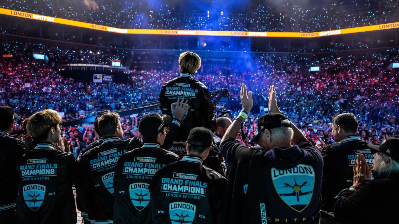 Invictus Gaming sweeps Fnatic 3-0 to win League of Legends World  Championship - ESPN