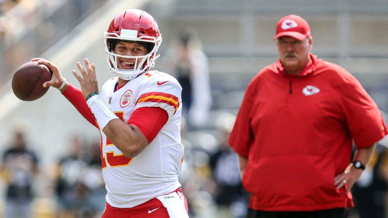 Kansas City Chiefs QB Patrick Mahomes II shows off his arm at practice -  ESPN - Kansas City Chiefs Blog- ESPN