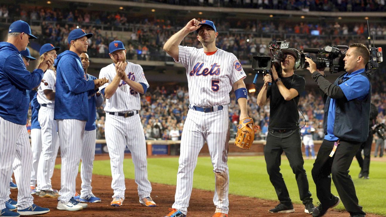 David Wright cradles infant son at Mets-Dodgers game