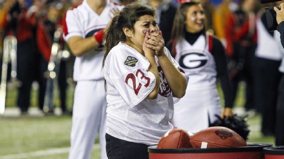 College Football Championship Weekend S Dr Pepper Halftime Toss