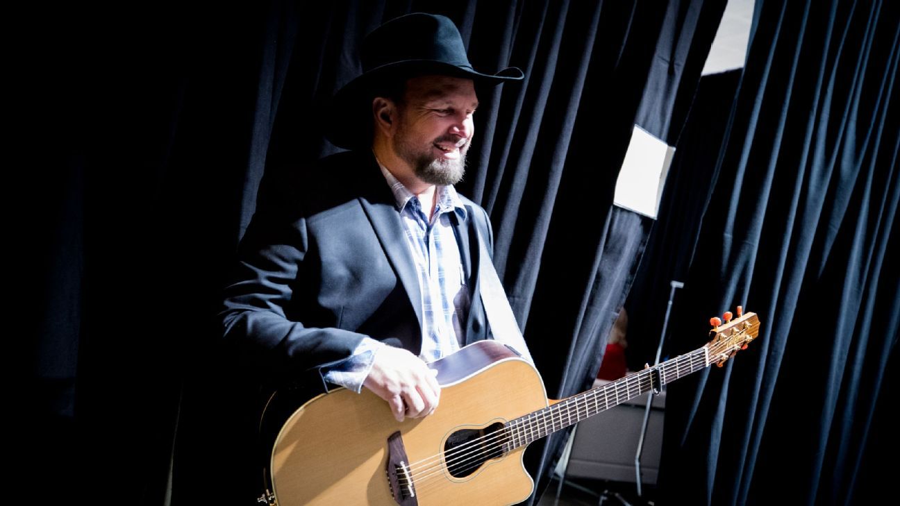 Garth Brooks, Kansas City Royals, Spring Training