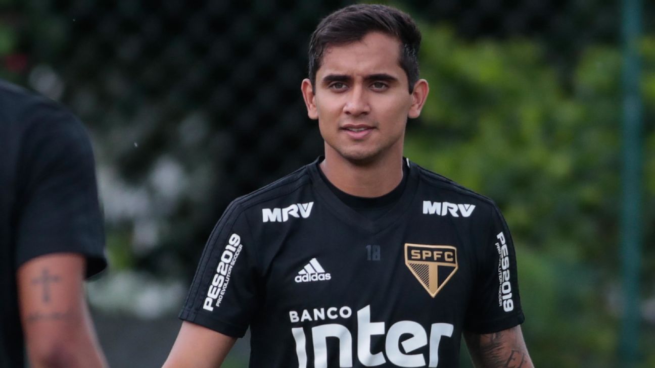 Ex-são Paulo anuncia aposentadoria precoce e critica Sport: Destruíram a carreira dele