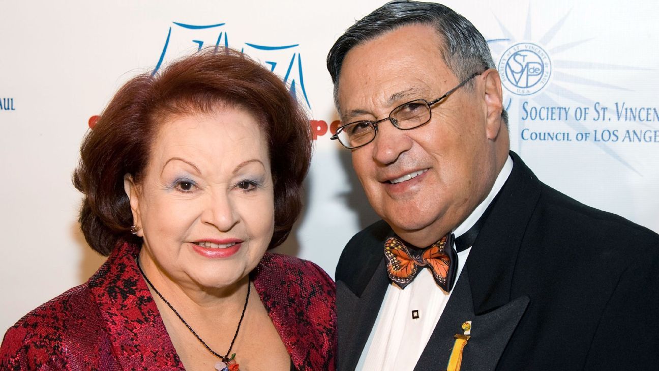 Jaime Jarrin reflects on his late wife, Blanca Jarrin - Los