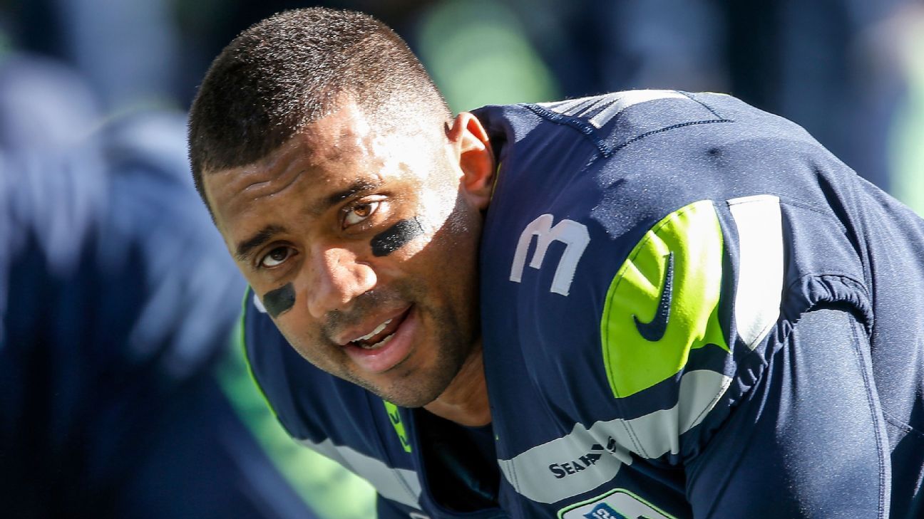 Seahawks QB Russell Wilson gifts OL $12K in  stock 